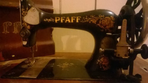 Eladó pedálos Pfaff varrógép