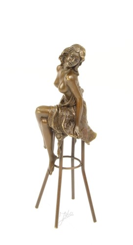 bronz szobor nő bárszéken DSBJ-13
