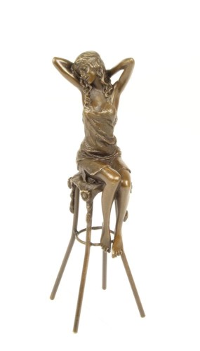 bronz szobor nő bárszéken BJ-9