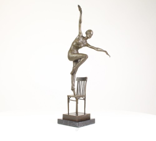 bronz táncsosnő széken BJ-45