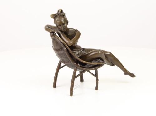 bronz szobor lány fotelban FA-49