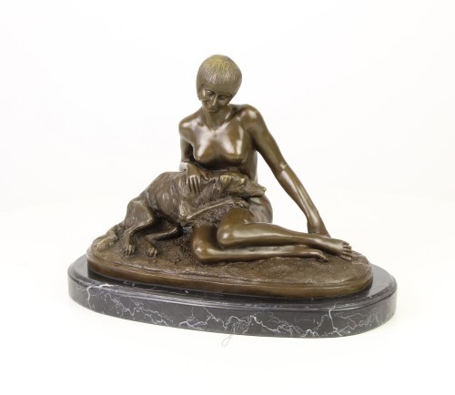 bronz szobor nő kutyával UP-22