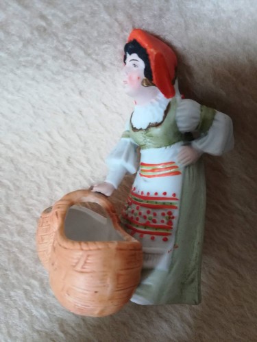 Antik biszkvit porcelán fűszertartó figura