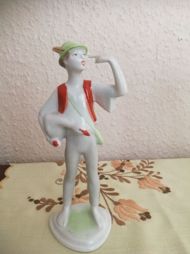 Drasche A libát tartó fiú Hollóházi porcelán figura nipp